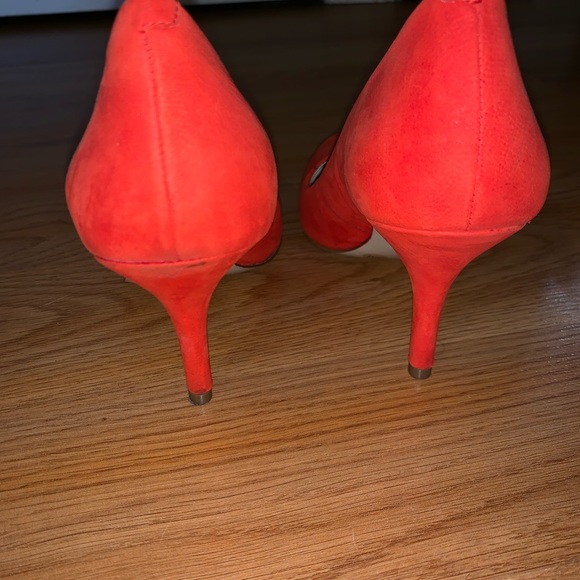 Red High Heels - Picture 4 of 6